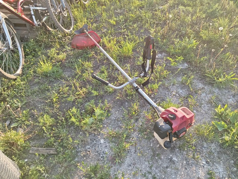 Продам бензокосу и культиватор.