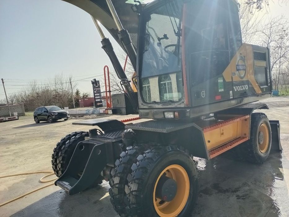 Ekskavator sotiladi rusumi VOLVO EW 140 E