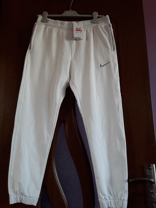 Vând Pantaloni de Trening Damă Nike Originali Mărimea XL Noi Italia