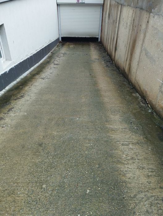 Подземен гараж  с ток