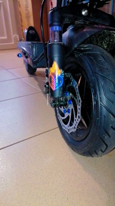 Vând trotinetă electrică, ruptor R1