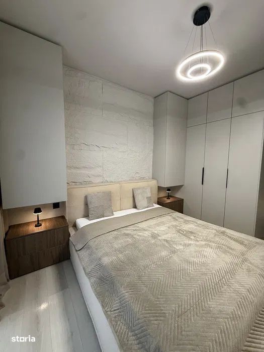 Apartament 2 camere de 52mp plus terasa 12 mp zona : Eroilor