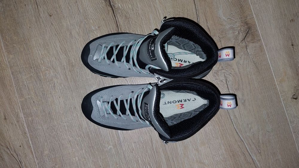 Bocanci trekking dama Garmont Ascent GTX 39,5 light grey/light gren