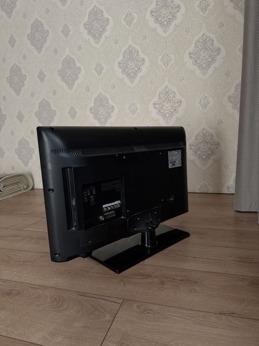 LED телевизор Samsung 32” (UE32EH4000)
