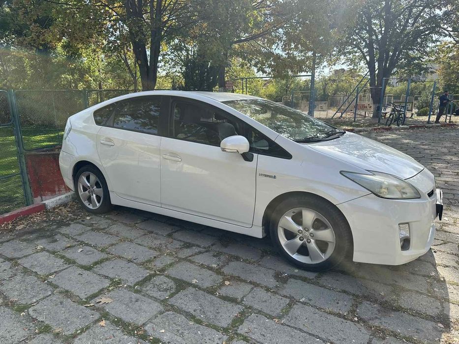 Toyota prius хибрид