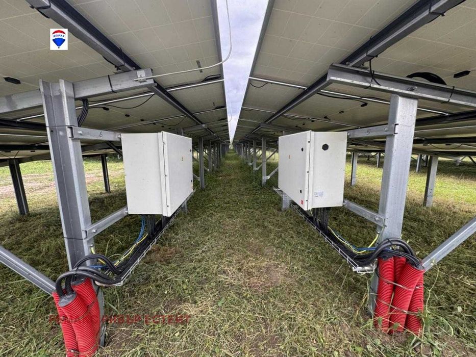 Фотоволтаична централа + ресторант с басейн и лятна градина