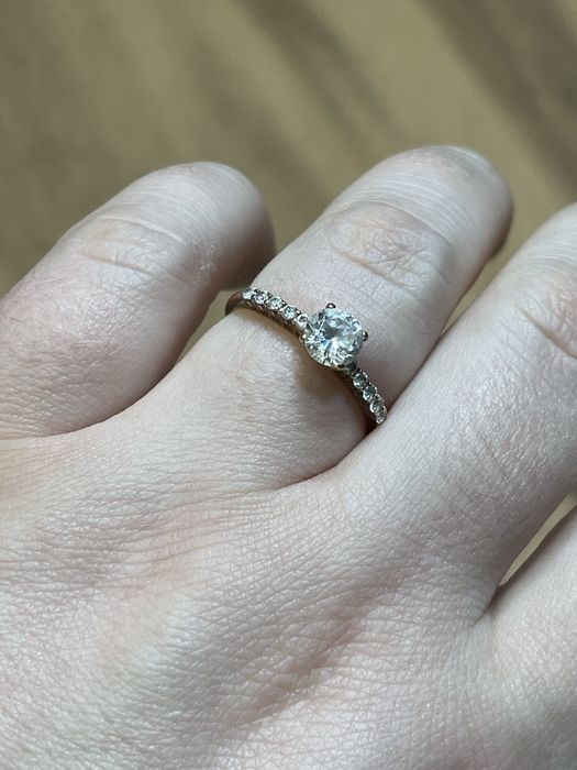 Продам кольцо  золотое