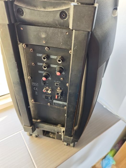 Vând boxa Akai x10