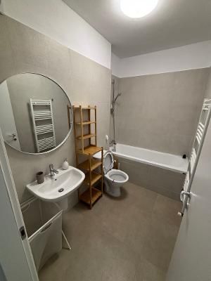 Inchiriez apartament 2 camere langa mall Coresi