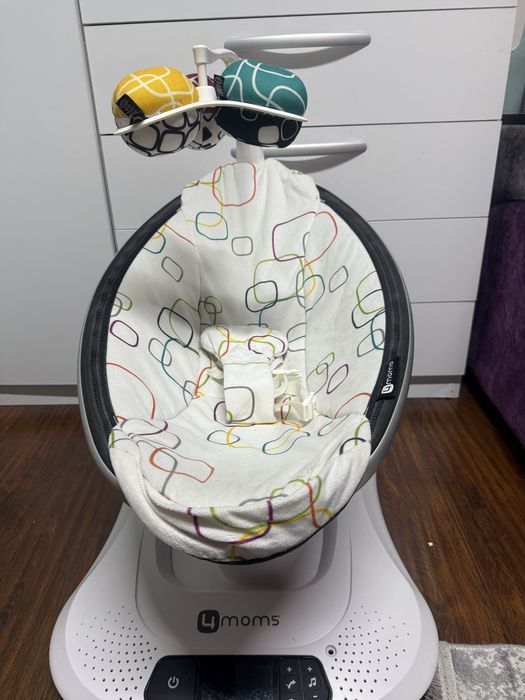 Продам кресло-качалку 4 moms.