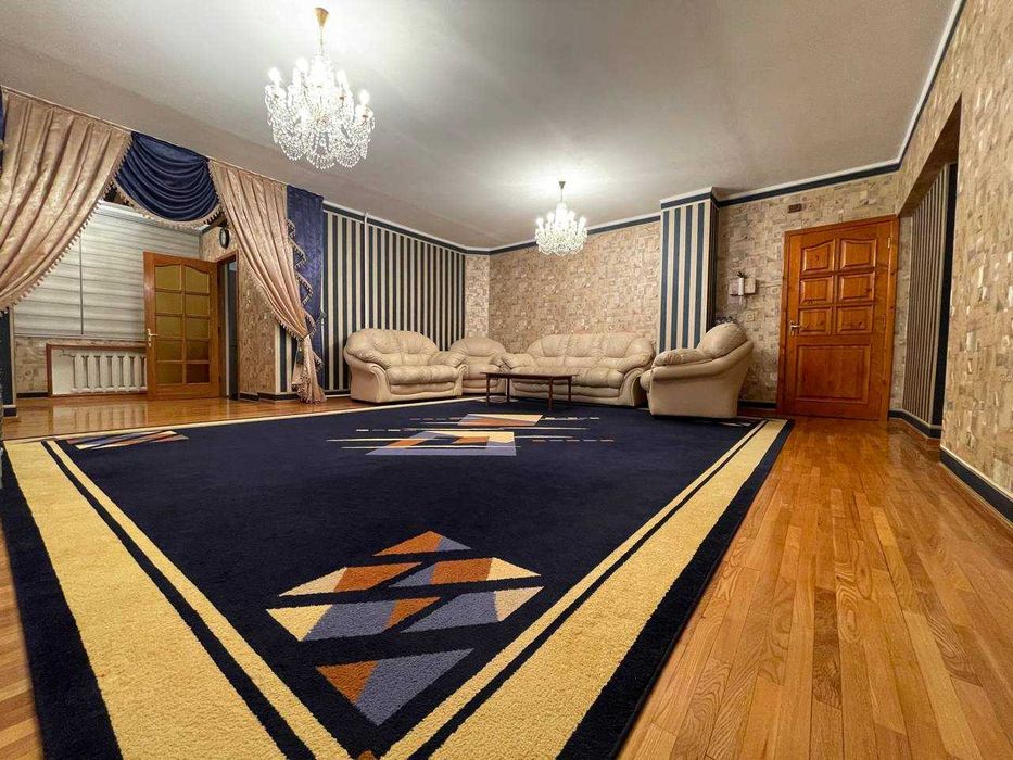 Продается своя 4/4/5 по адресу, который Вы будете называть с гордостью