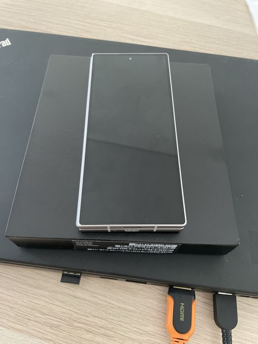 Продавам Samsung Z-Fold 6