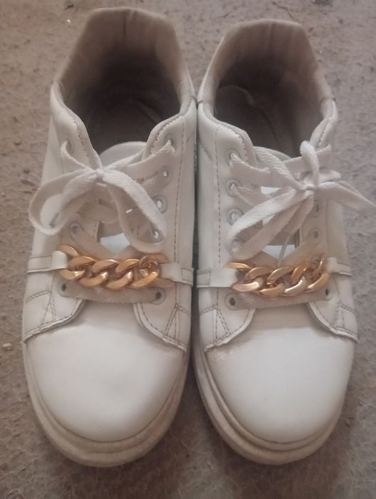 Шуба и красовки.