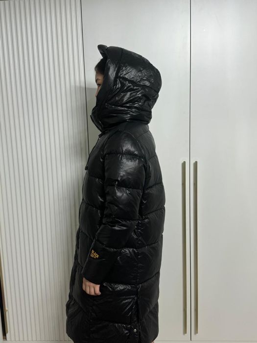 Продам куртку очень хорошуюдля девочек