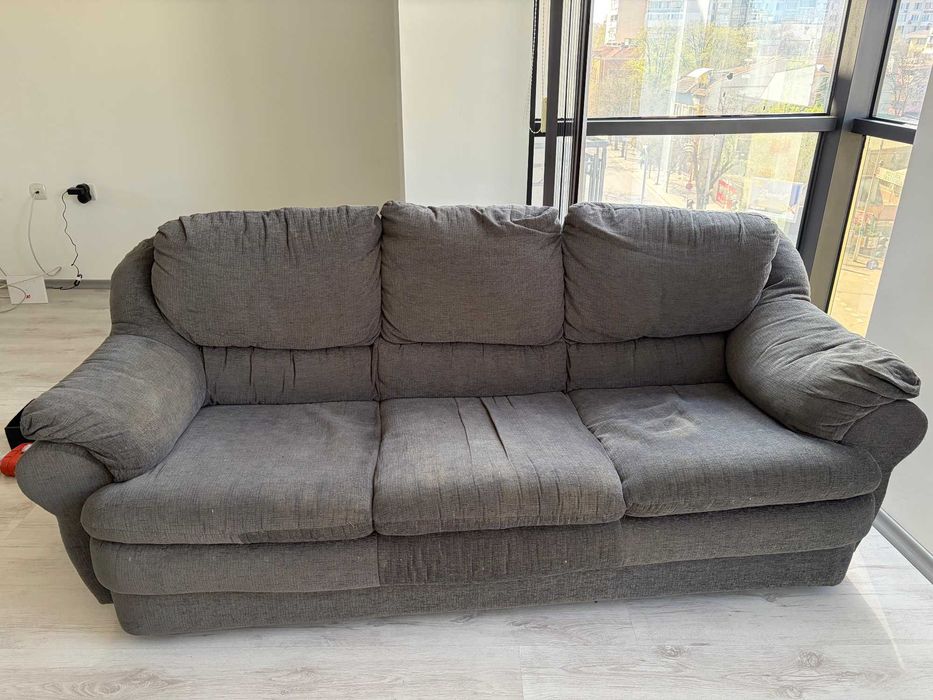 Два тъмно сиви дивана: дължина 200 см/ височина 80 см (гр. Пловдив)