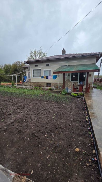 Продава КЪЩА област Добрич, с. Василево