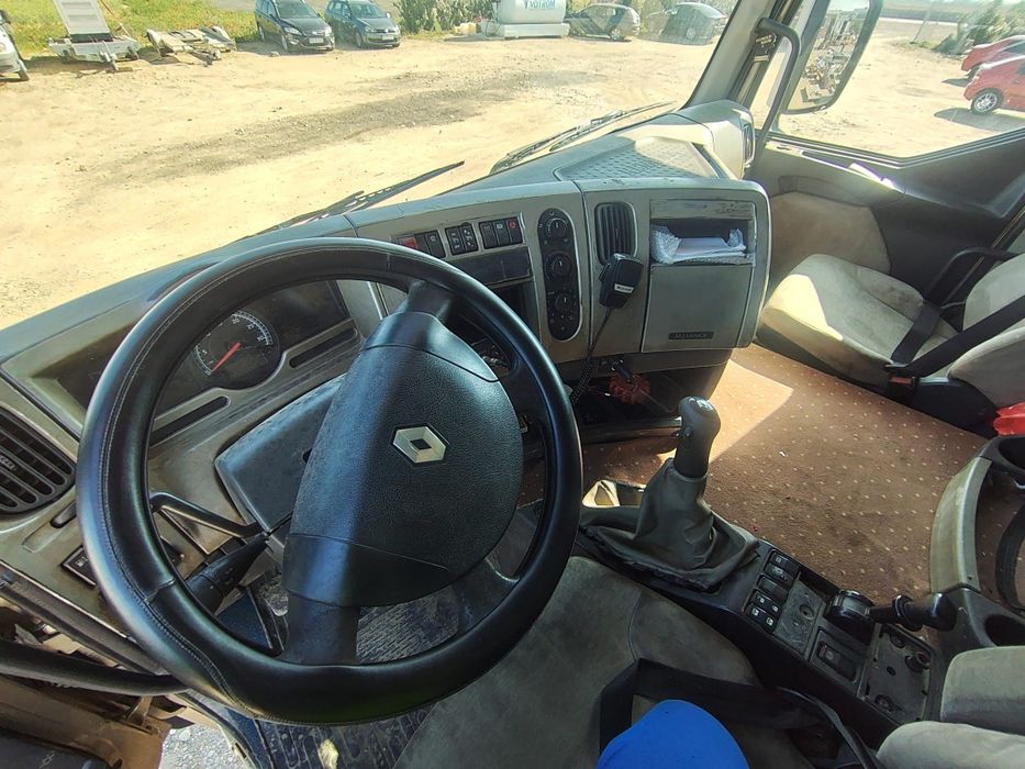 Ansamblu Renault Premium 440 + trailer utilaje 3 axe
