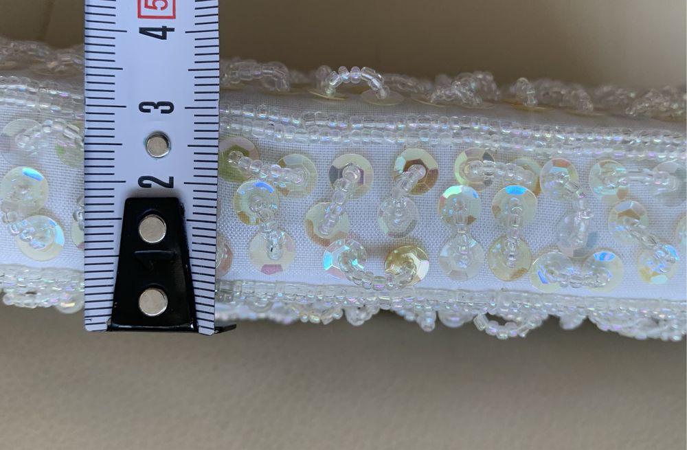 Poșeta / plic ivoire/ alb vintage  cusuta manual ca paiete si margele