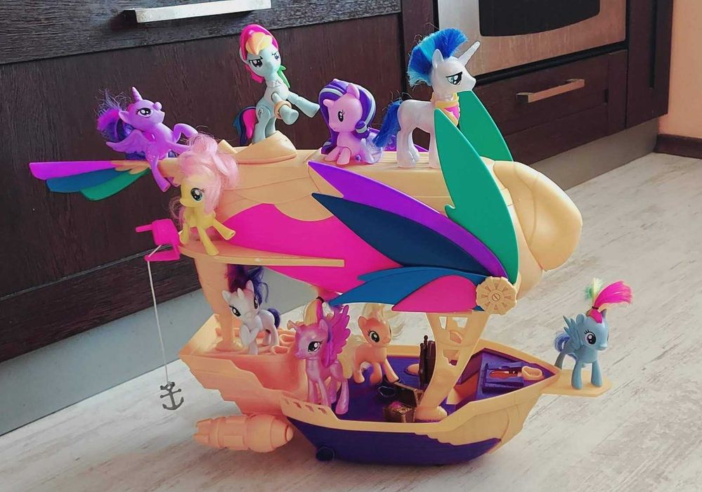 Кораб Rainbow dash и включени допълнително понита