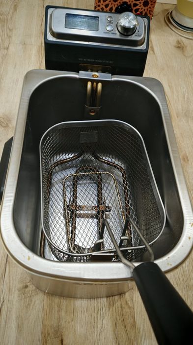 Продам фритюрницу  BORK