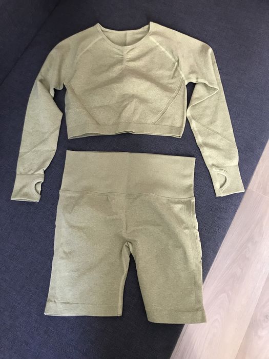 Спортивные лосины костюм