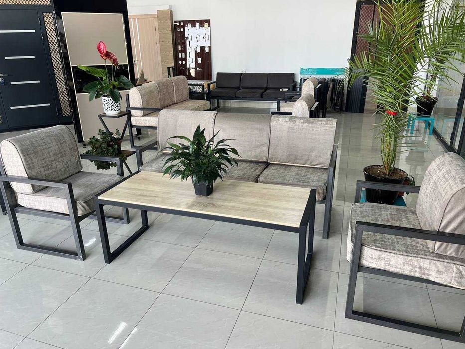 современный комплект мебели