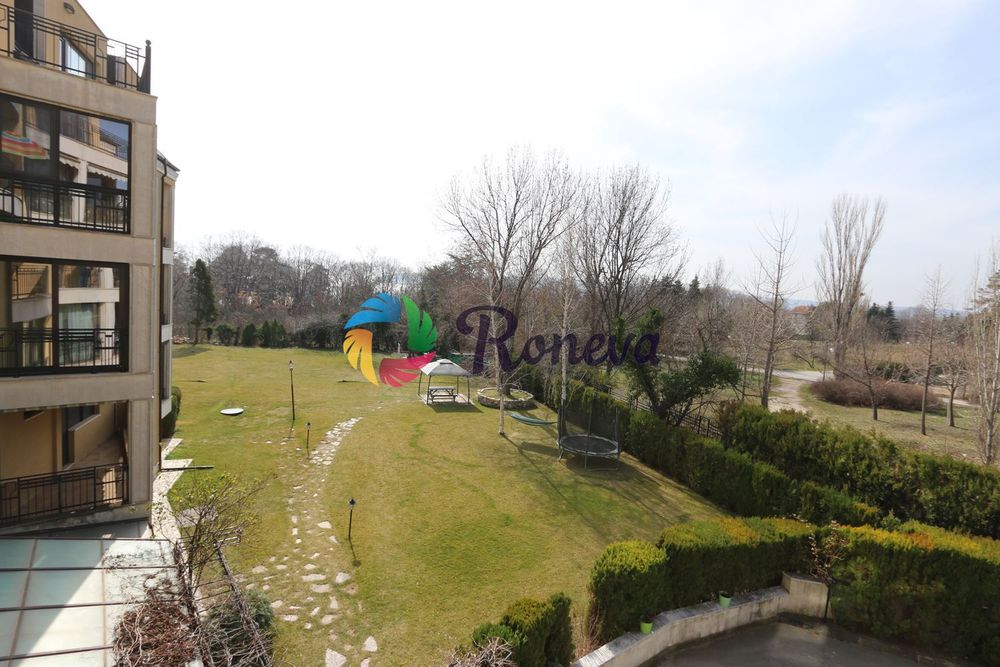 Просторен тристаен апартамент в Приселци