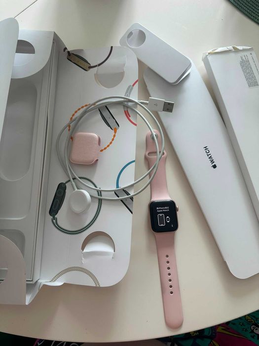 Apple Watch Series 6 GPS 40mm Gold – Cutie + Accesorii