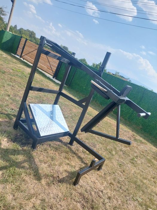 Фитнес уред за крака / pendulum squat  / хакен клек , лег преса