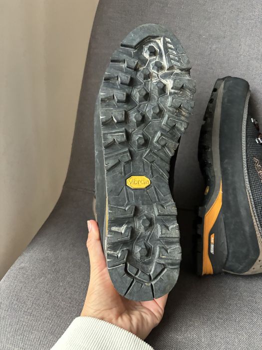 Bocanci înalți impermeabili rezistenți ASOLO, marime 42