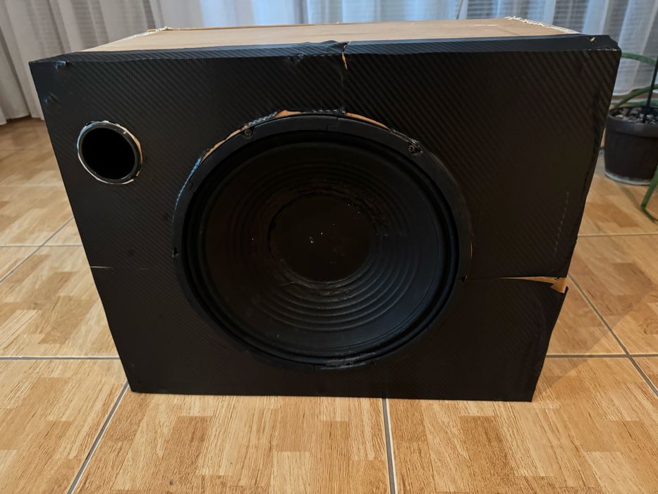 Tub de bass auto cu amplificator 300w