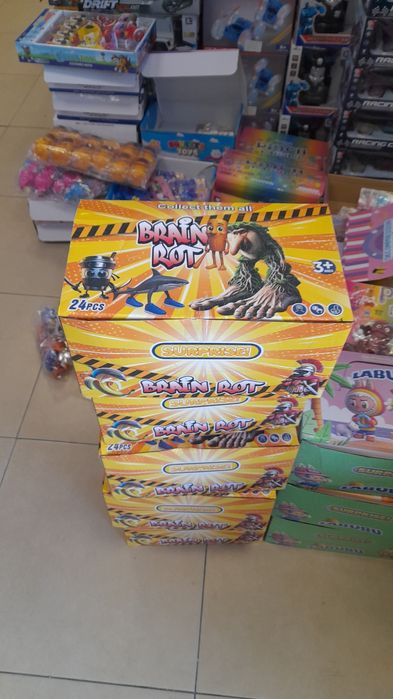 Brain Rot и Labubu малки фигурки