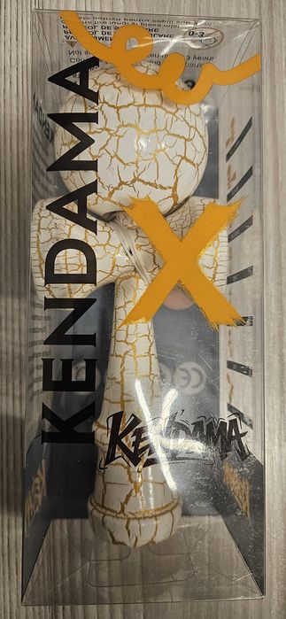 Kendama X noua cu ambalaj