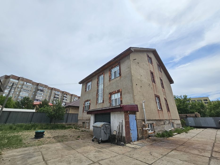 Продаю дом в центре Юго-востока с газовым отоплением (9 комнат)