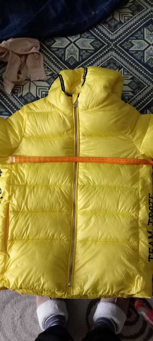 продавам пролетно- есенно яке в лимоненожълт цвят за момиче 10/12 год