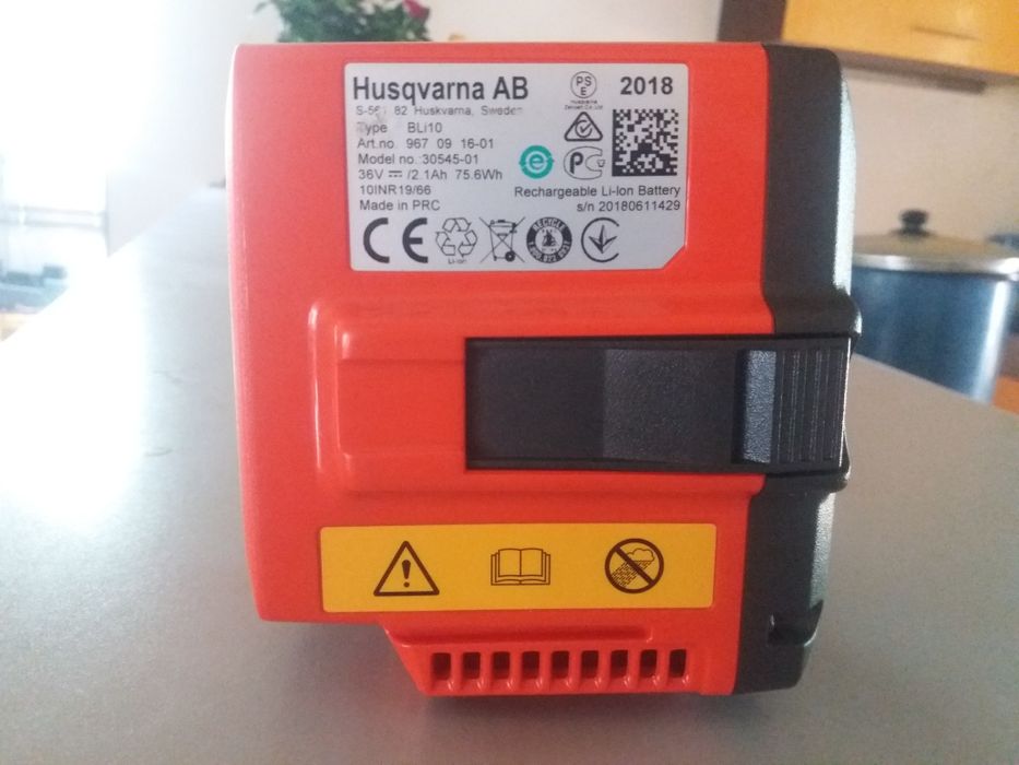 baterie Husqvarma și Garden36v/2,1A,/5A excelentă