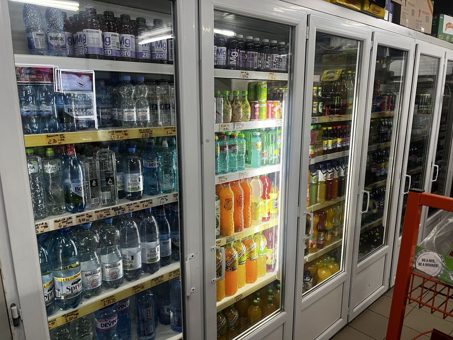 Vând Vitrina verticala