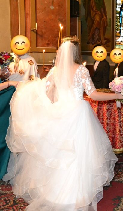 Rochie mireasă tip prințesă cu volane si aplicatii din dantela