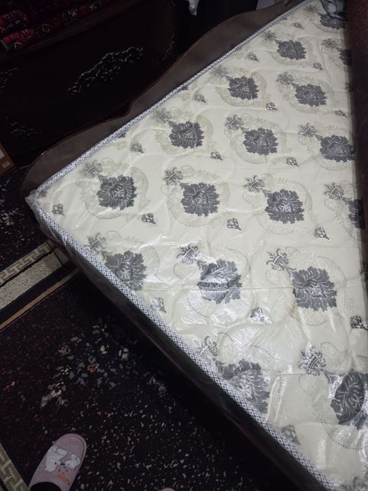 Uy jihozlari mebellari sotiladi