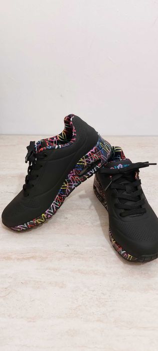 Skechers номер 36 Дамски Сникърси Loving Love