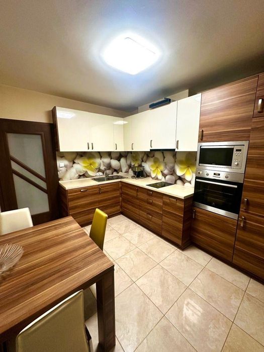 Дава се под наем Двустаен апартамент в София, Център - 65 кв.м за 850 € - Снимка #2
