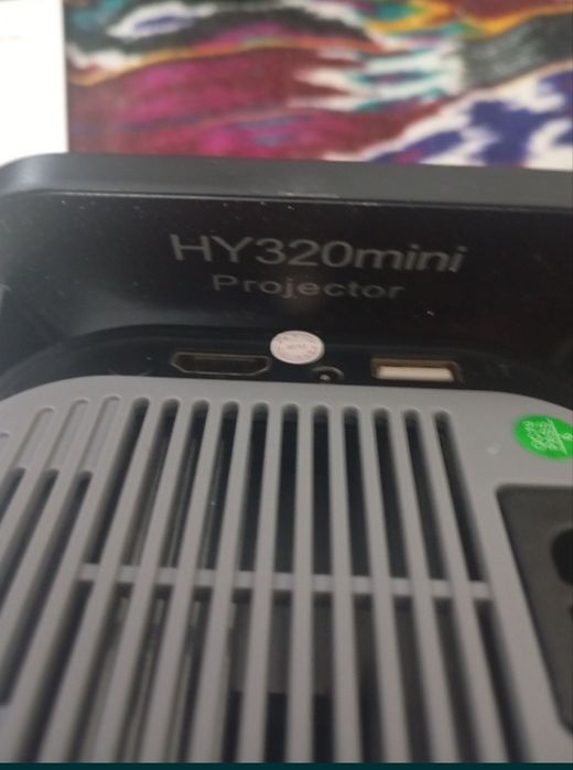 HY320 Mini Projector