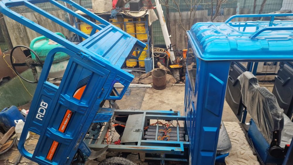 Vând triciclu maxclass pro