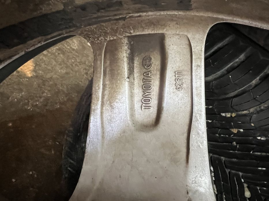Джанти Тойота (авенсис) 17” със зимни гуми в  добро състояние 225/45/
