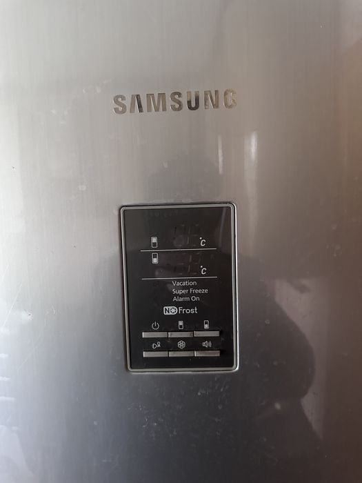 Холодильник Samsung