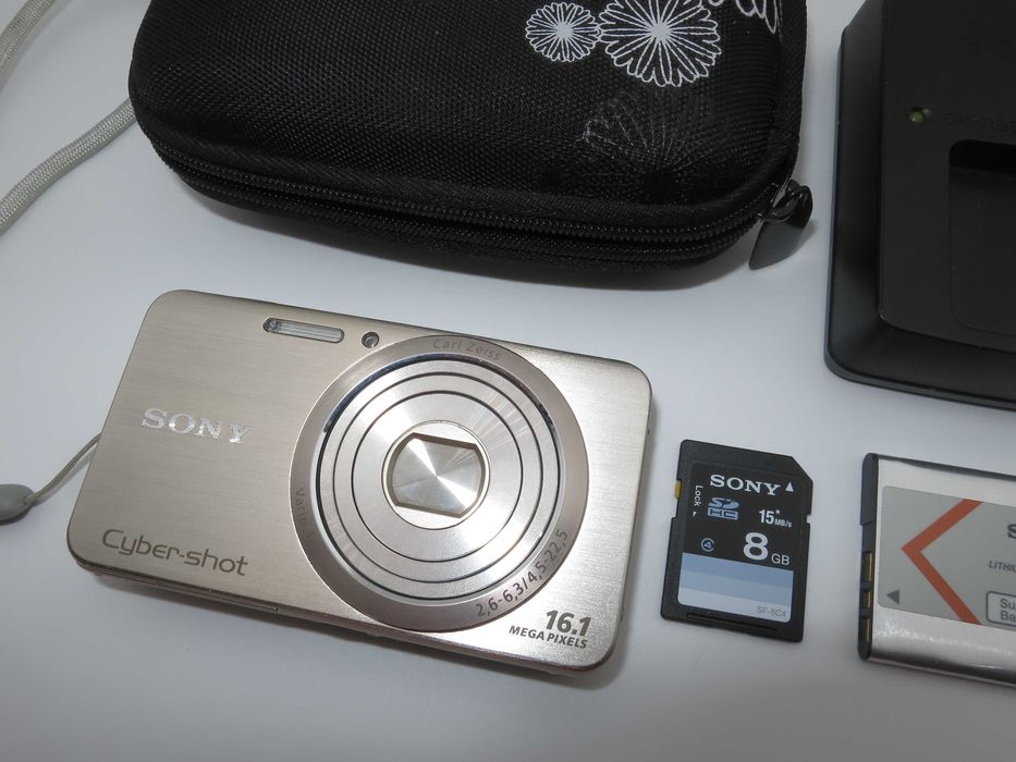 Sony Cyber-shot DSC-W630 ултра компактен и стилен фотоапарат, цифрова камера в отлично състояние като НОВА,  16MP и 5х оптично увеличение