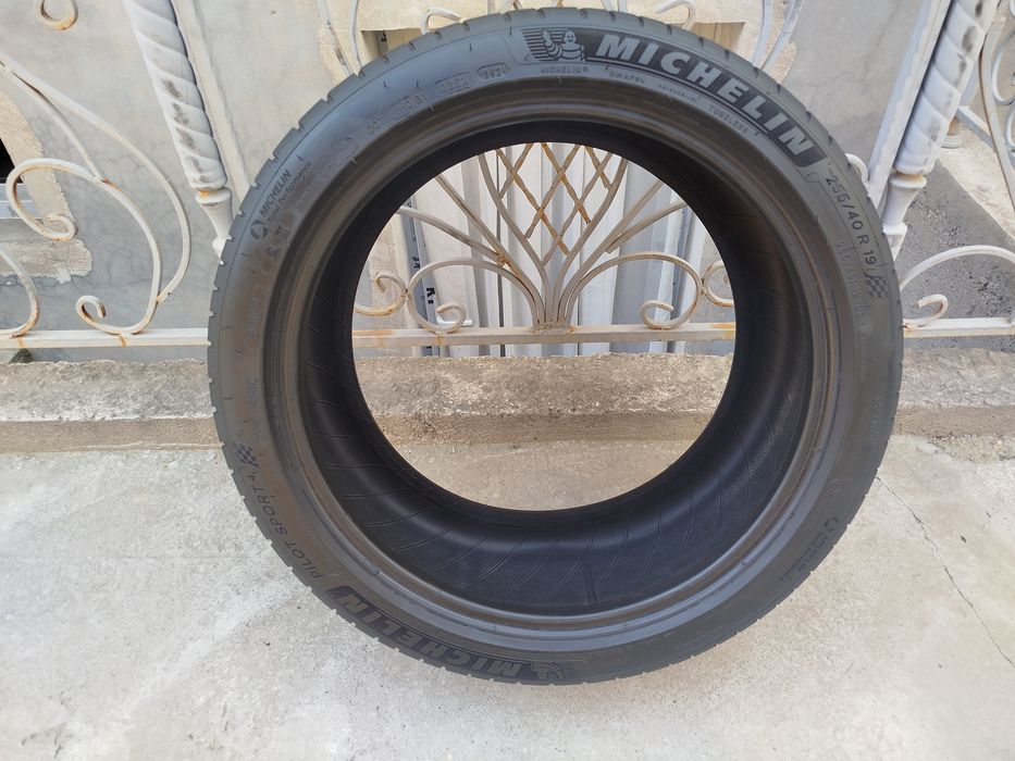 255 40 R19 Shina Michelin 1 dona