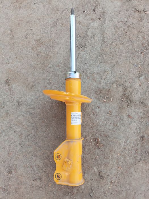 Amartizator sotiladi lada vesta.. Yap yangi faqat lada vesta oʻz