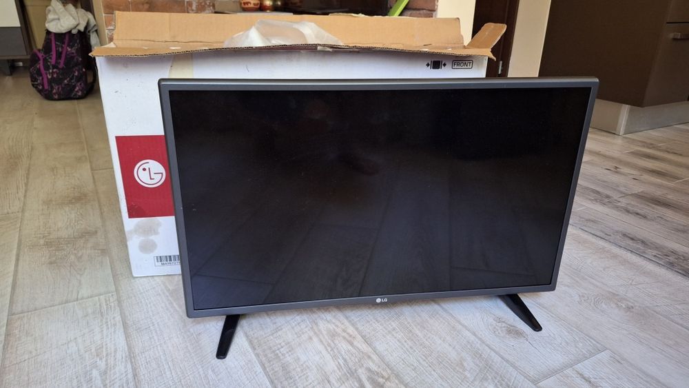 Продавам неработещ телевизор LG 32LF510B