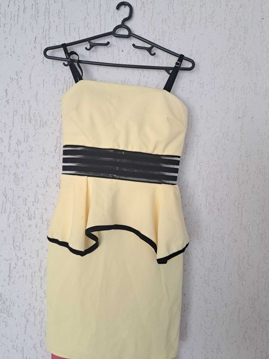 Официални рокли.